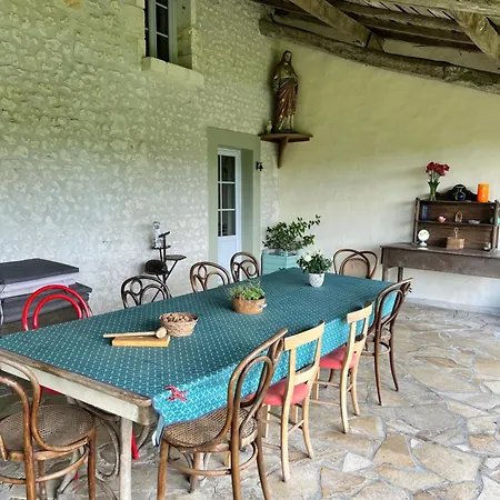 Evasion En Campagne, Calme Et Piscine Gasthuis Brie-sous-Chalais